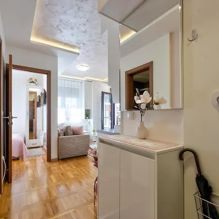 Tajena 아파트 즐라티보