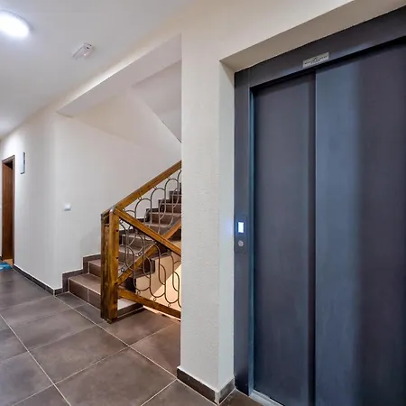 Tajena 아파트 즐라티보